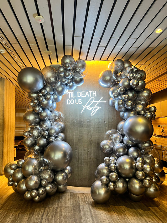 Hens and Bucks Party Balloon Garland
