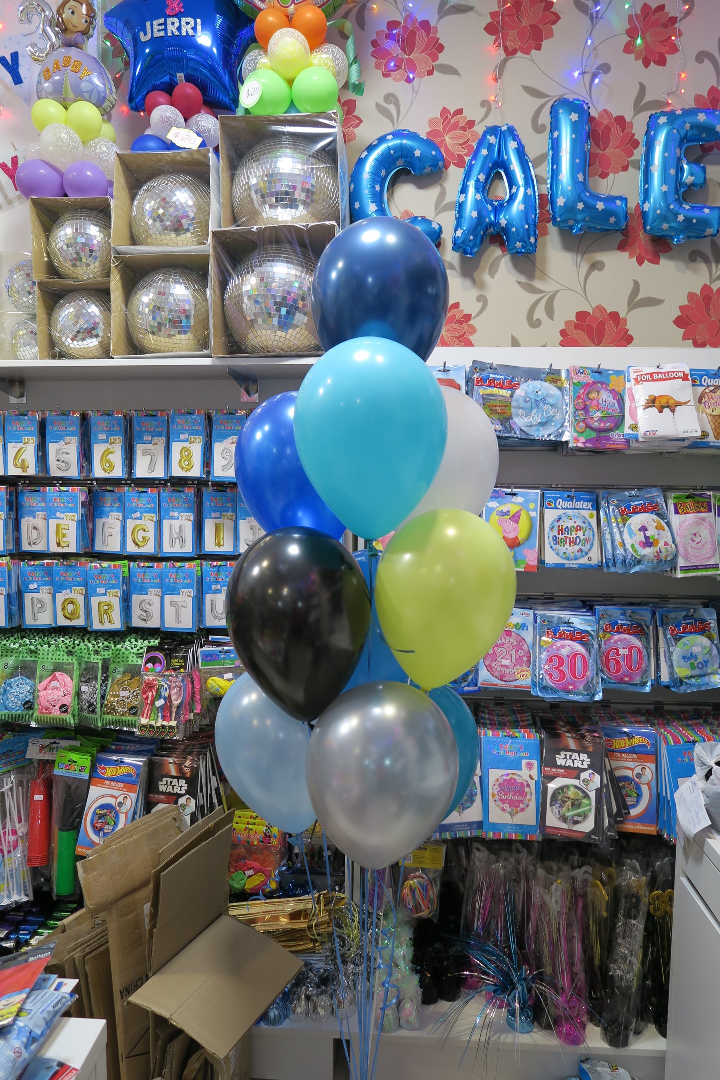 Construction Birthday foil and 9 helium Balloon Bouquet