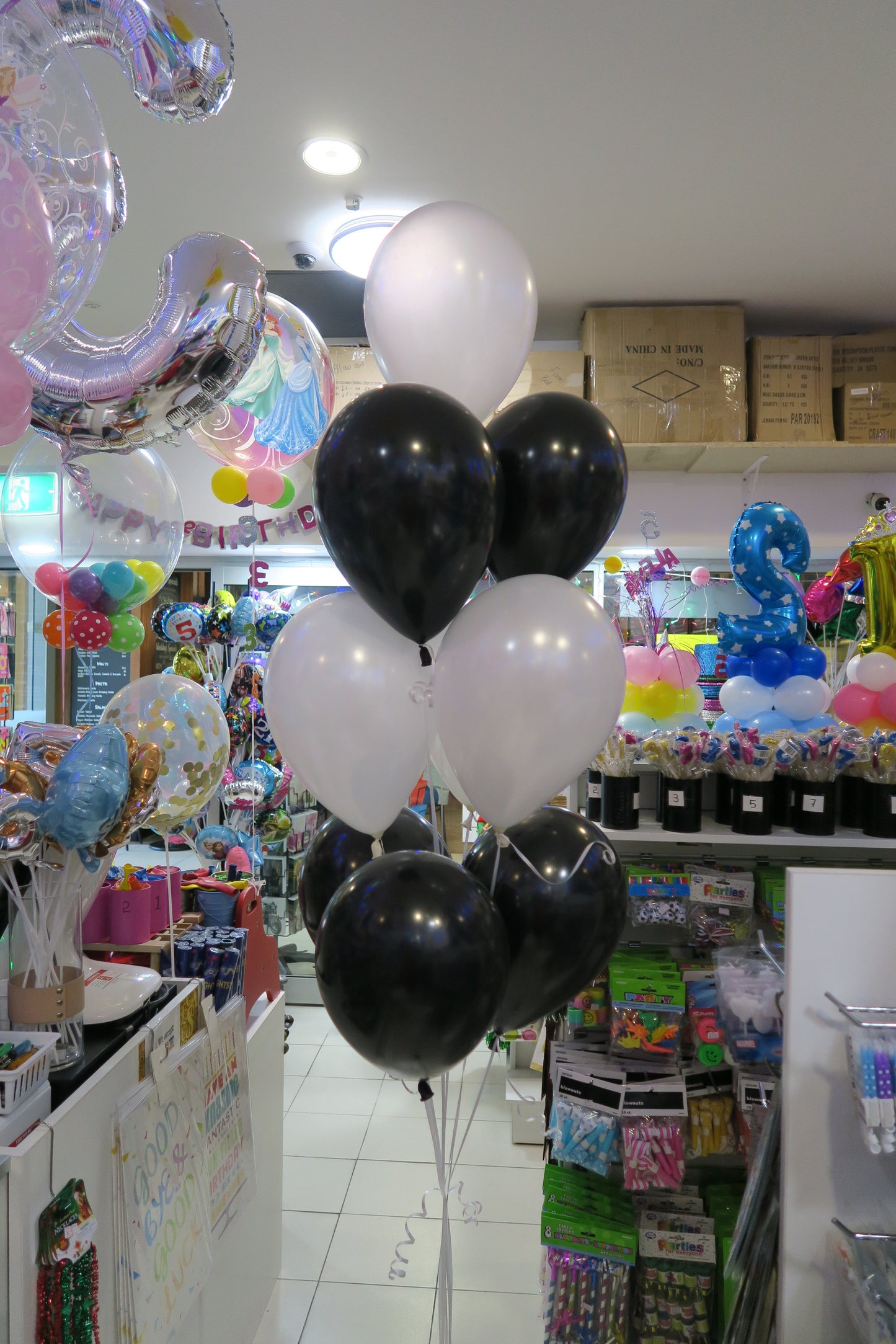 Dog foil shape  helium balloon bouquet