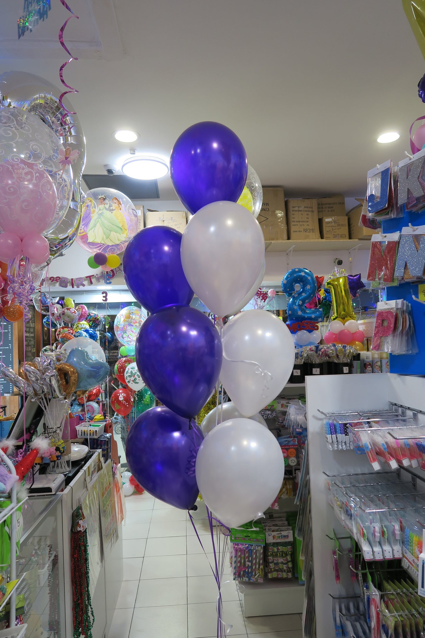 Birthday Bubble in double deco with name and 9 helium balloon bouquet