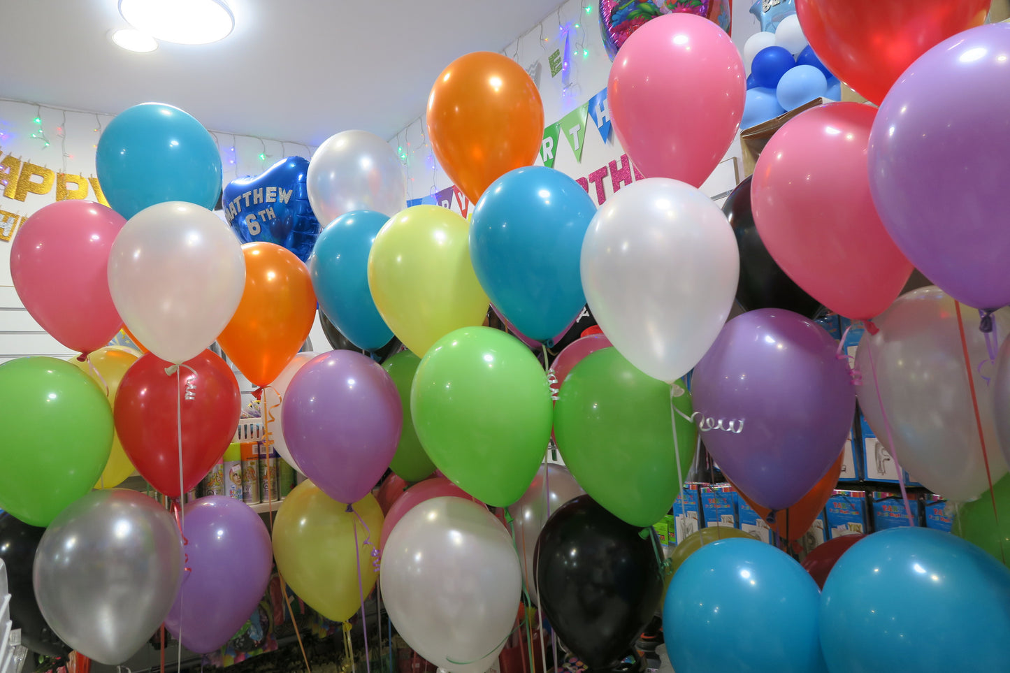 100 ceiling balloons