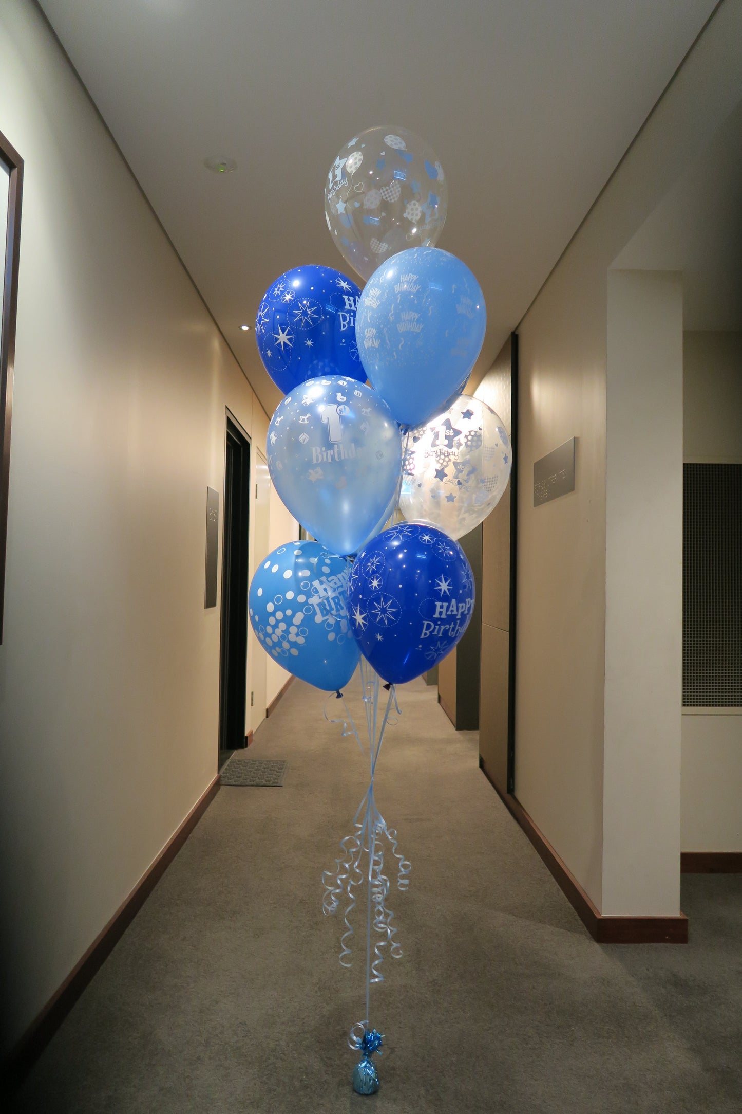 10 Balloon bouquet floor arrangement