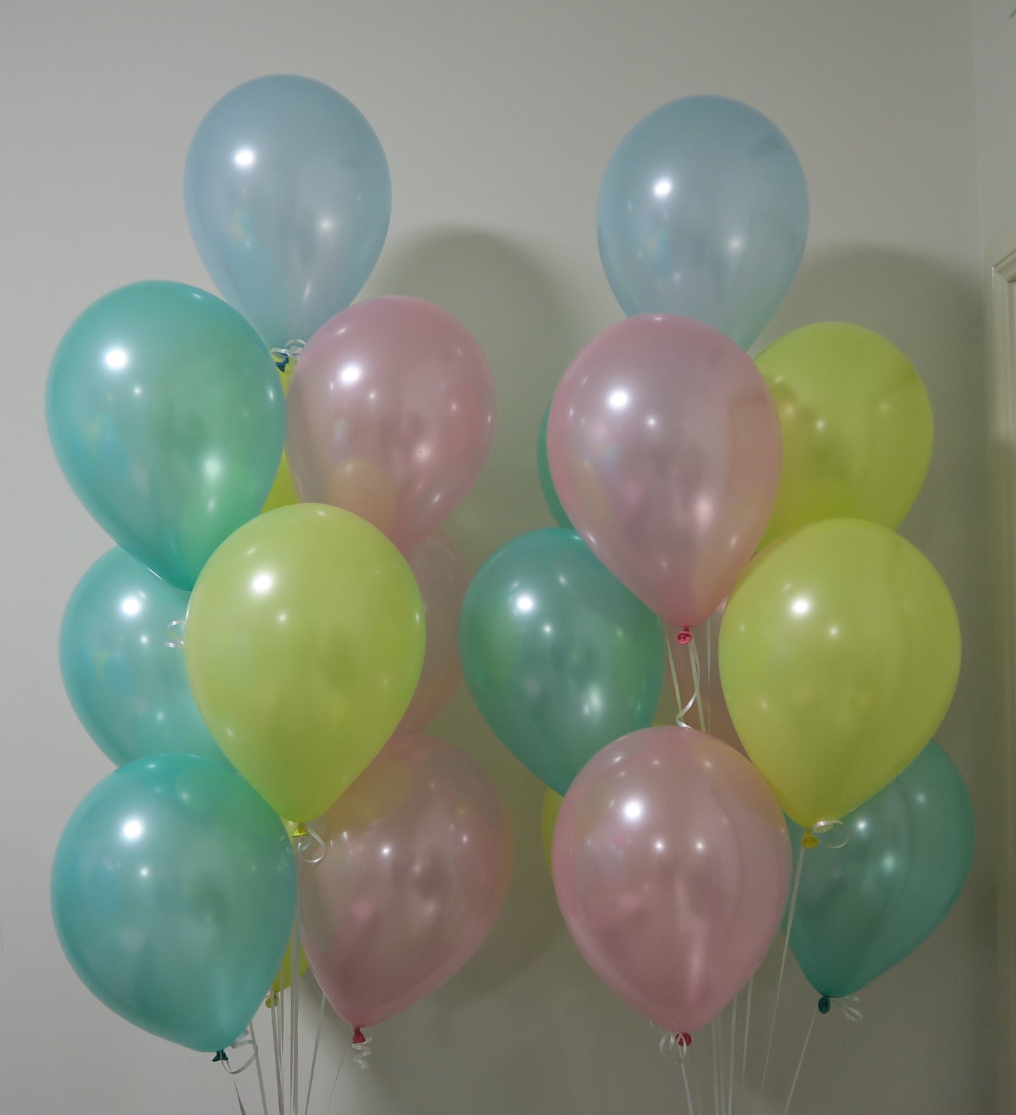 20  Pastel colour balloons floor bouquet