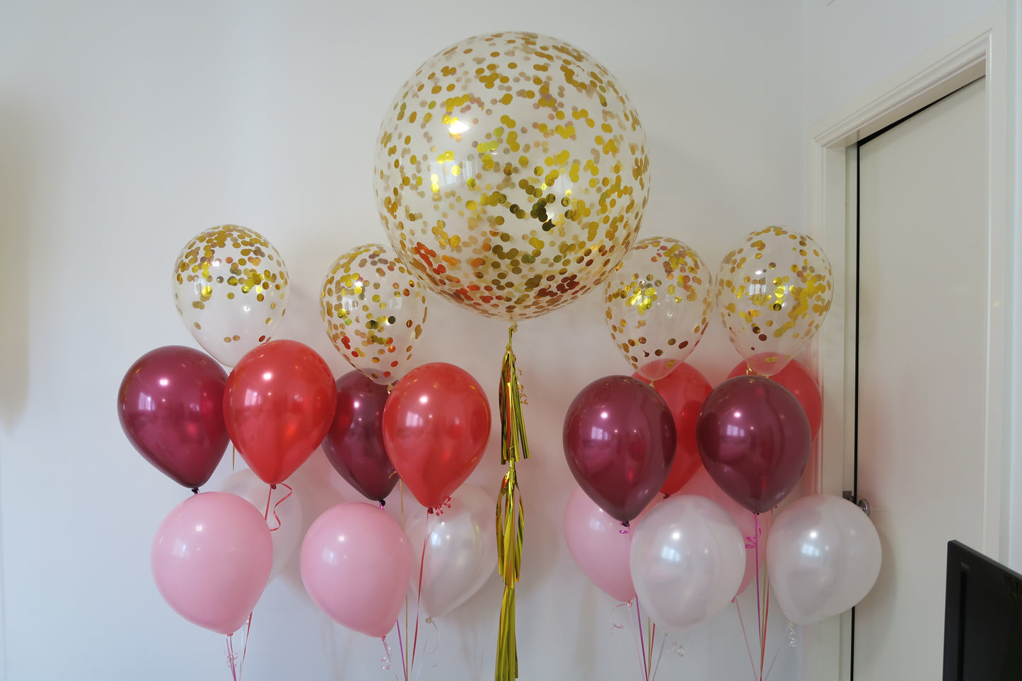 Gold confetti helium balloon bouquet