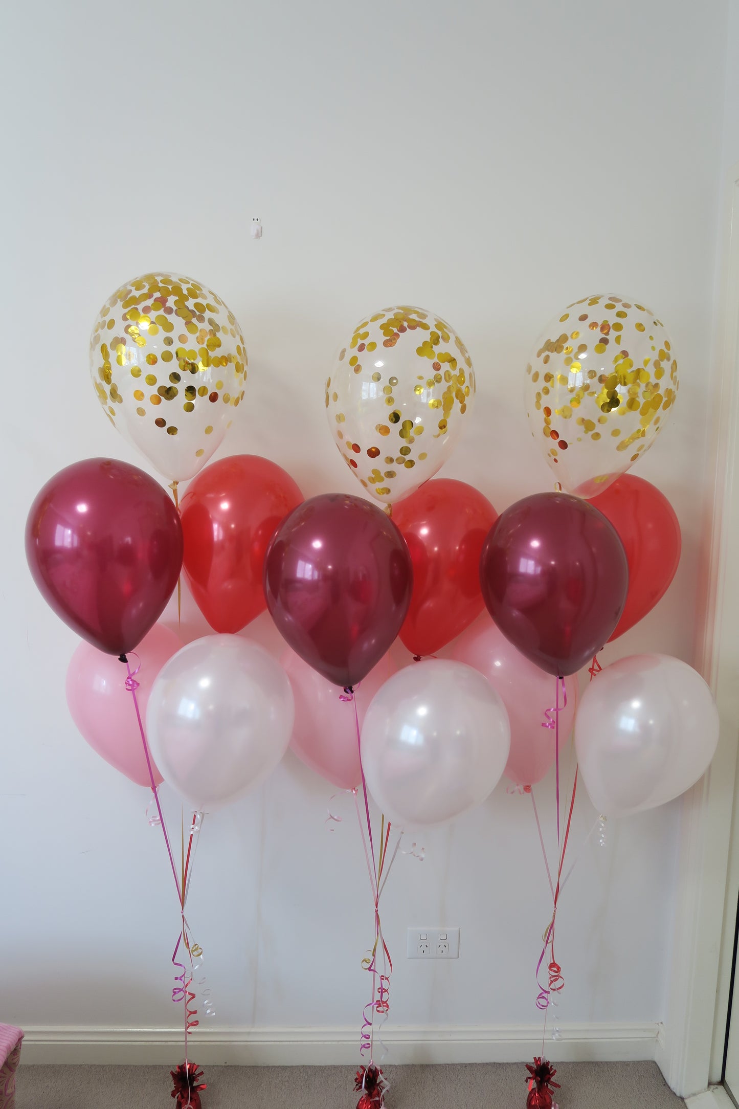 Gold confetti helium balloon bouquet