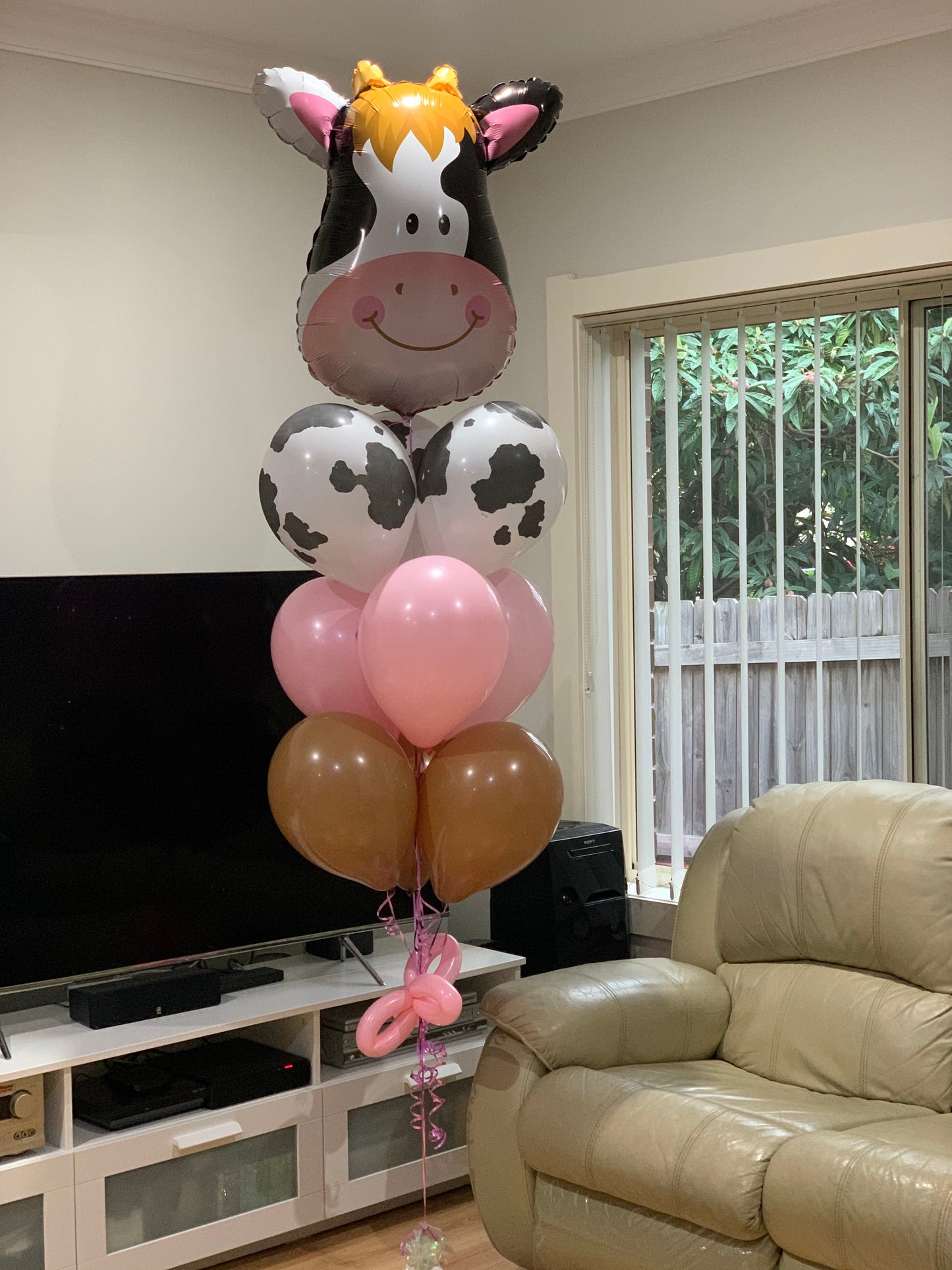 Cow Foil Shape Helium Balloon Bouquet