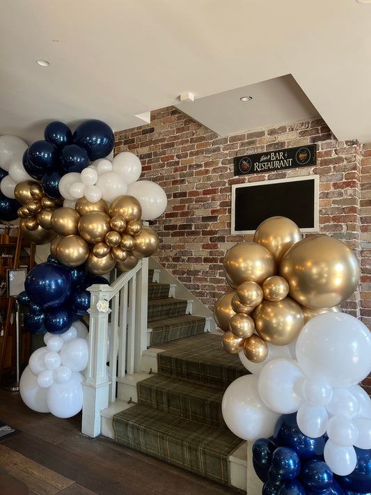 Bellevue Bar and Restaurant Organic Balloons Garland